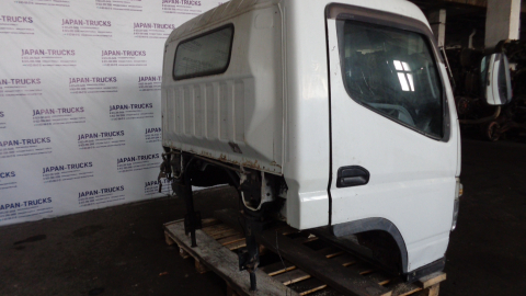 Кабина MITSUBISHI CANTER 2003г.в.