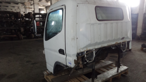 Кабина MITSUBISHI CANTER 2003г.в.